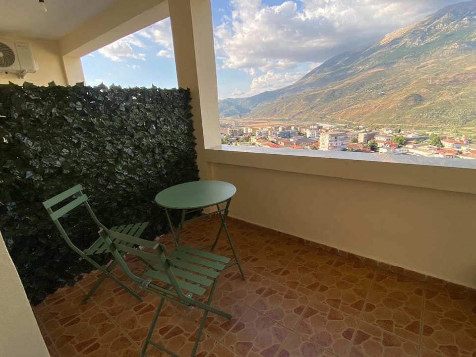 Day, Natural landscape, View (from property/room), Balcony/Terrace, Dining area, City view, Mountain view