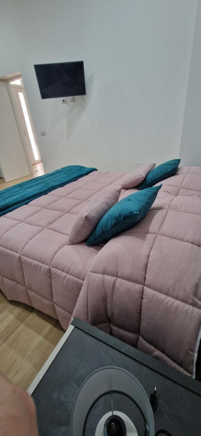 TV and multimedia, Photo of the whole room, Bedroom