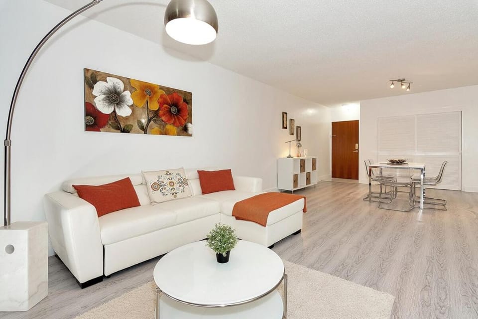 Fully equiped, ocean front, pool, parking Apartment in Hollywood Beach