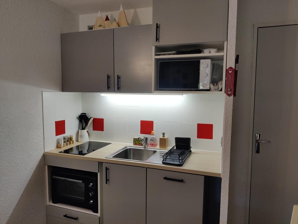 Kitchen or kitchenette, oven, stove, toaster