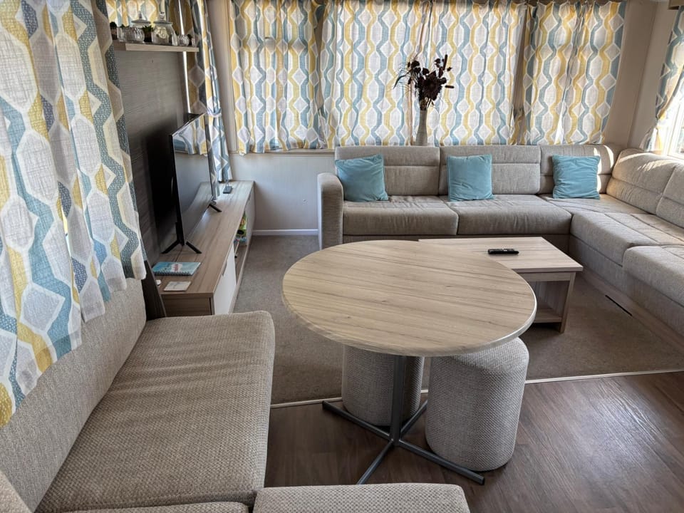 Coastal Serenity Escape Clarach Bay Sea Viev Modern 2019 model No Pets House in Tirymynach