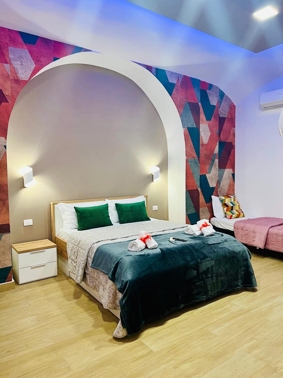 Bed, Photo of the whole room, Bedroom, towels