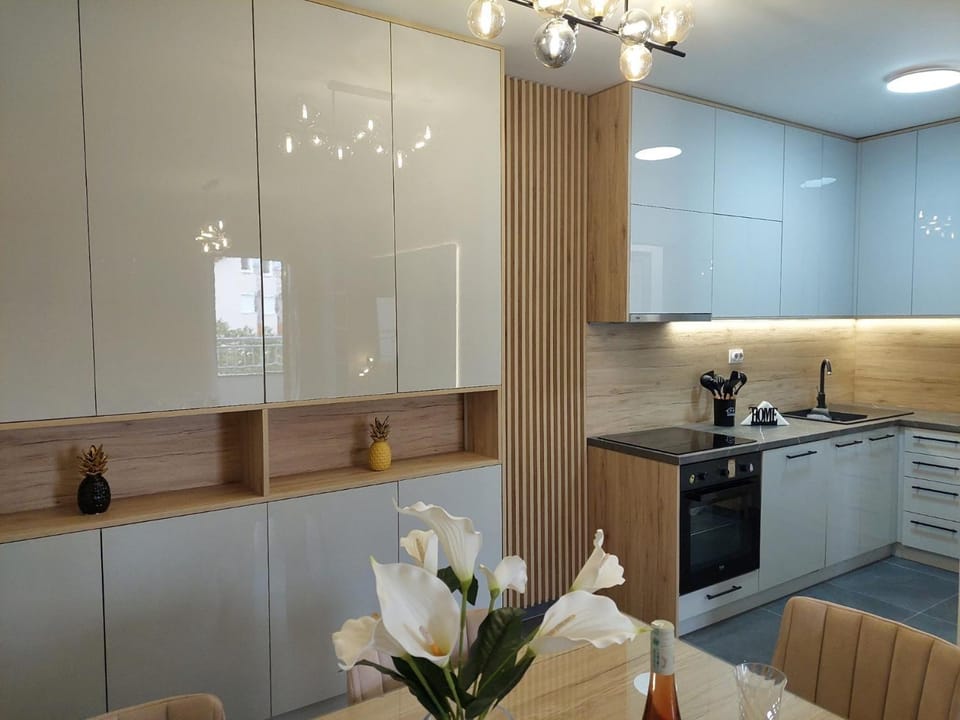 Kitchen or kitchenette, dishwasher, oven, stove