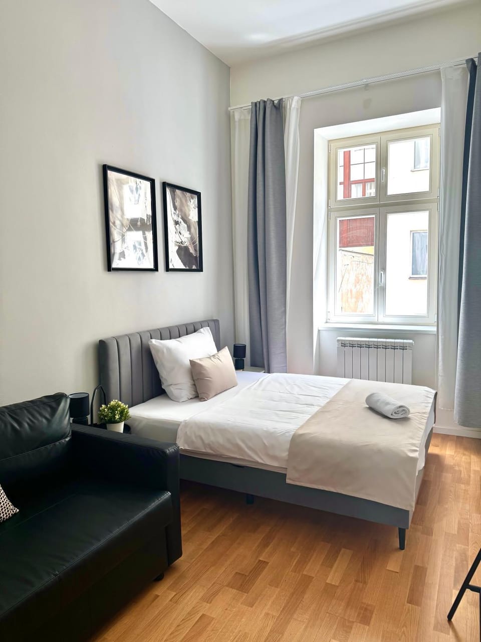 Bed, Seating area, Bedroom