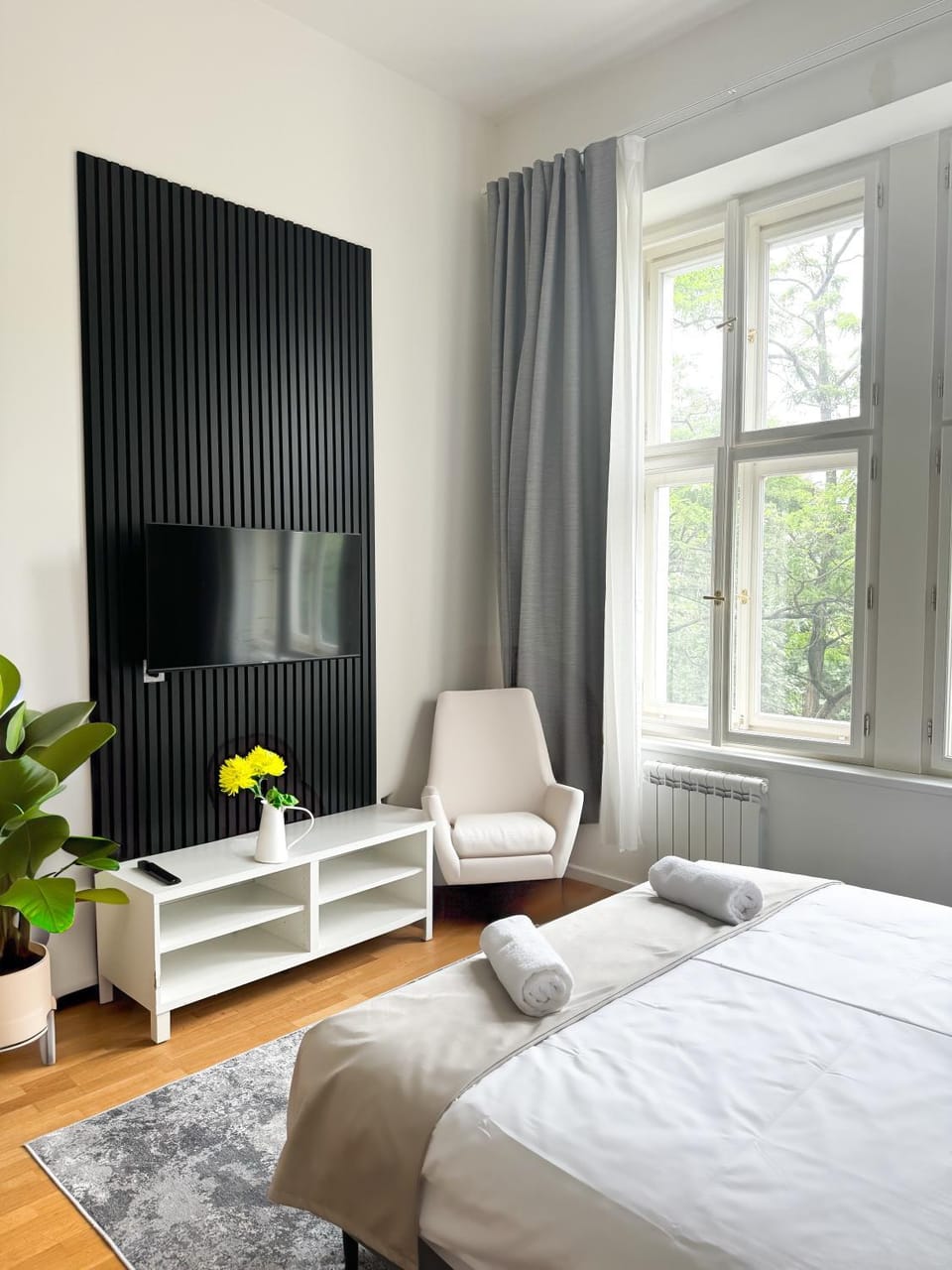 Communal lounge/ TV room, Bed, TV and multimedia, Living room, Evening entertainment, Bedroom
