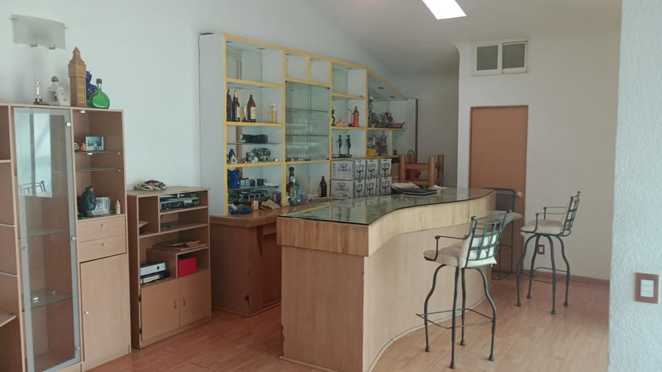 Casa increíble 6 recamaras 2 estacionamientos, alberca House in Mexico City