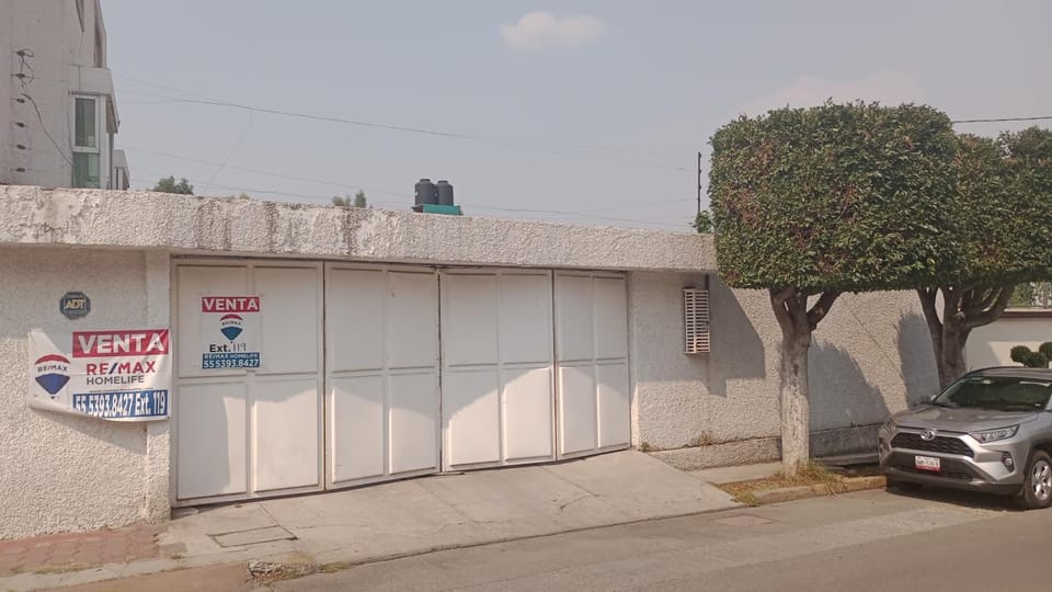 Casa increíble 6 recamaras 2 estacionamientos, alberca House in Mexico City