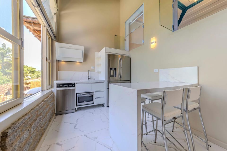Kitchen or kitchenette, Dining area, dishwasher, oven, stove, toaster