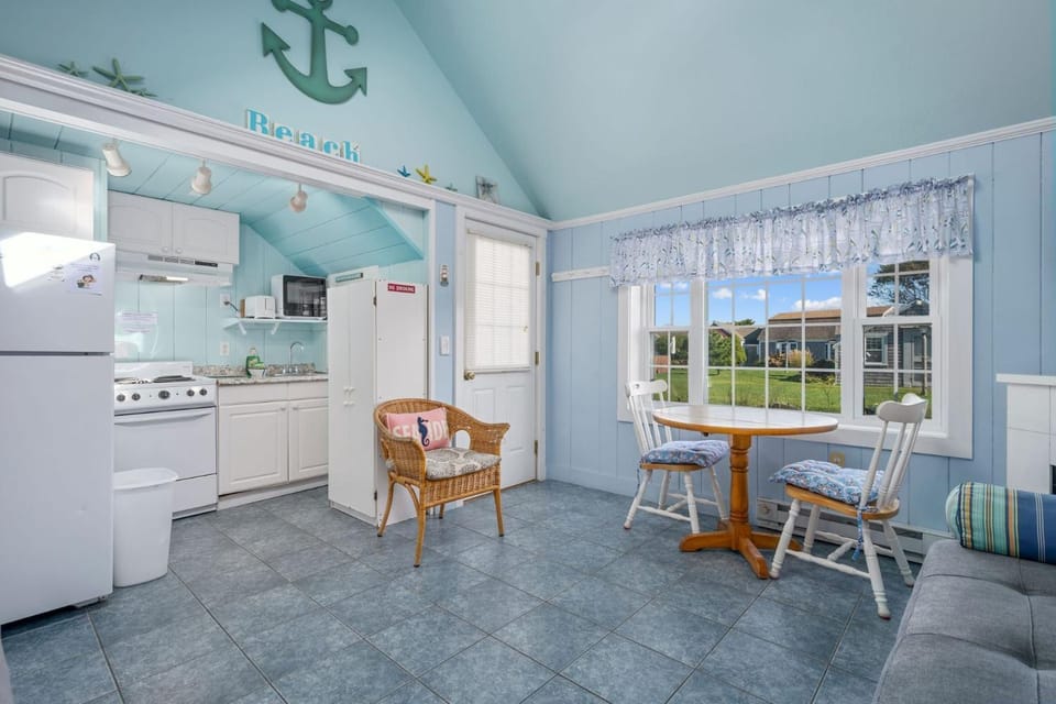 Irish Mist - Where Calm Meets Tide House in South Yarmouth