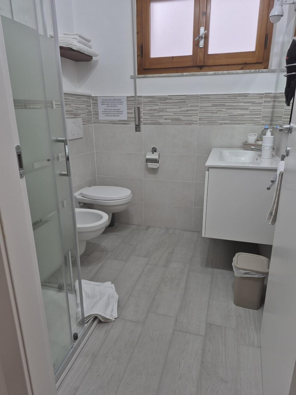 Shower, Bathroom, towels