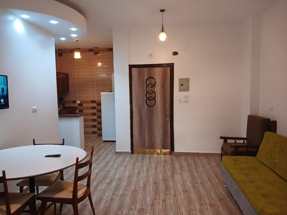 TV and multimedia, Living room, Seating area, Dining area, Evening entertainment