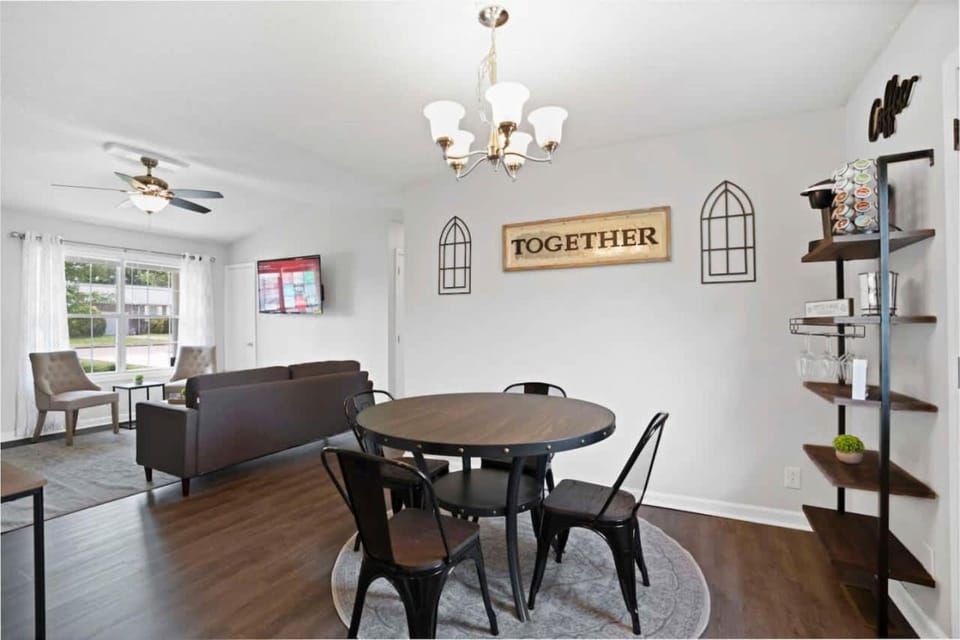 Charming House Close to Fort Campbell and Casino House in Clarksville