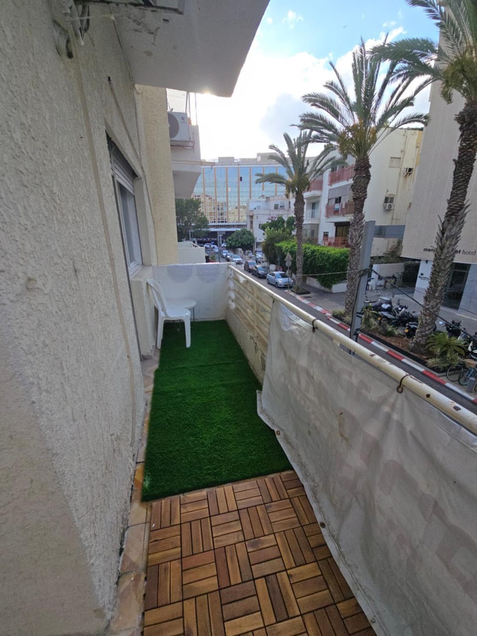 Mendale Simply house in heart of tlv with 2 bdr and salon kitchen and balcony 10 meter from shelter Apartment in Tel Aviv-Yafo