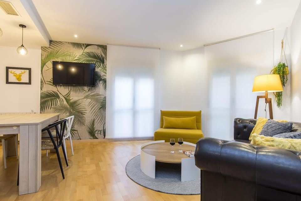 Apartamento familiar independiente junto al Pilar - Alfonso Suites Apartment in Zaragoza