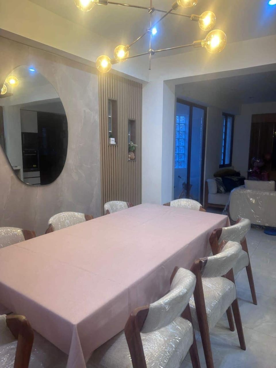 TV and multimedia, Living room, Seating area, Dining area