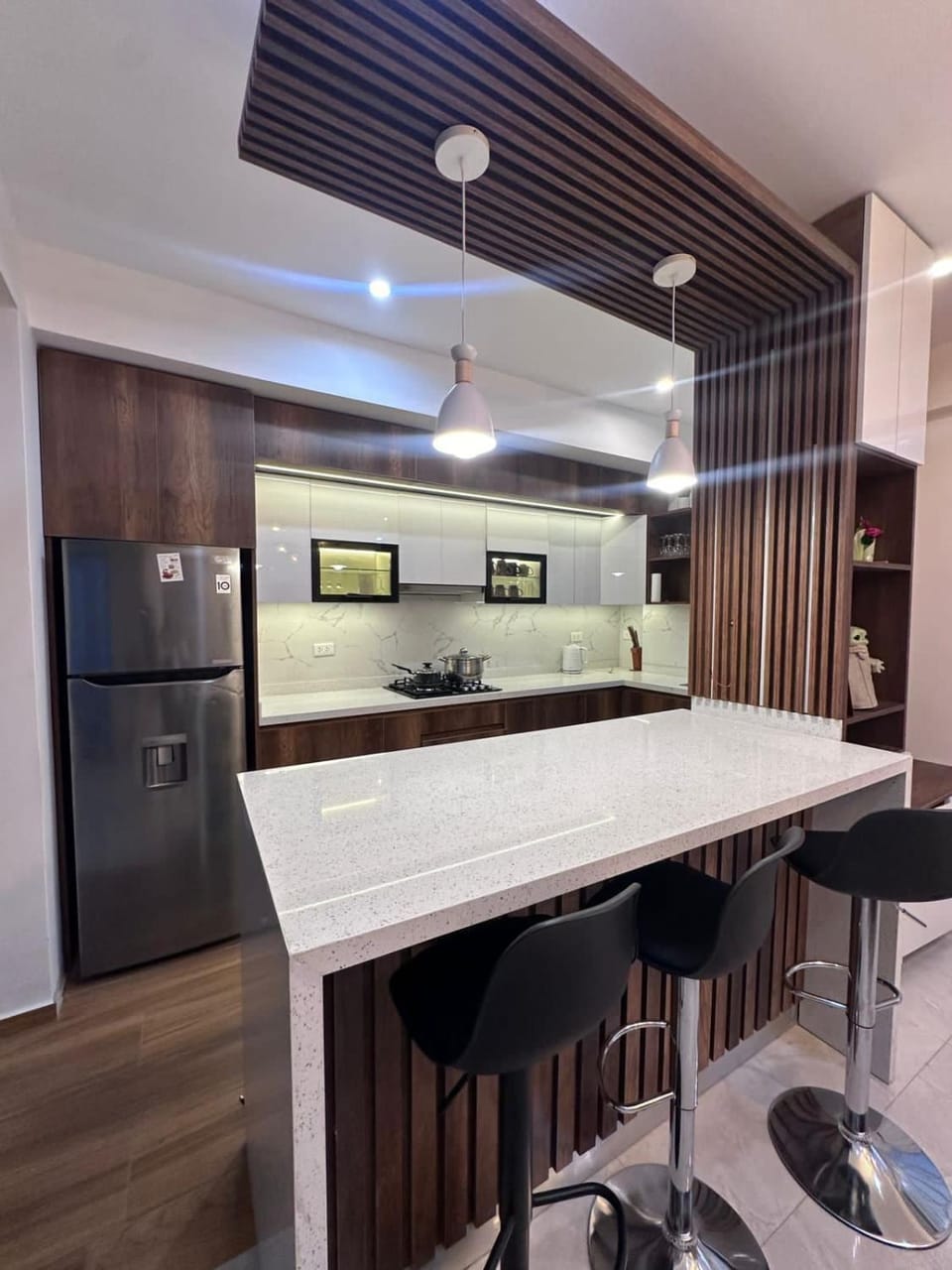 Kitchen or kitchenette, minibar, oven