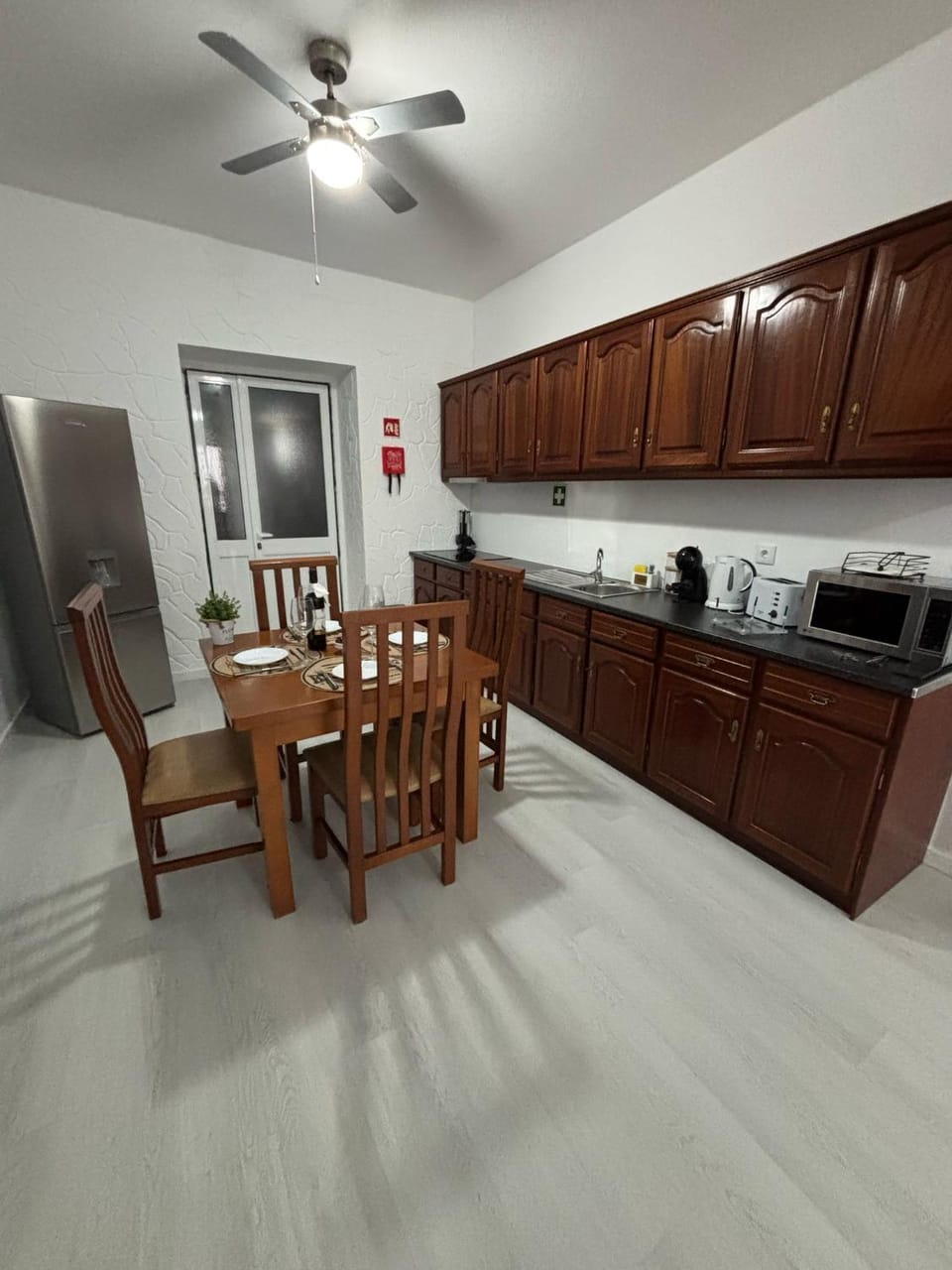 Kitchen or kitchenette, Dining area, dishwasher, stove