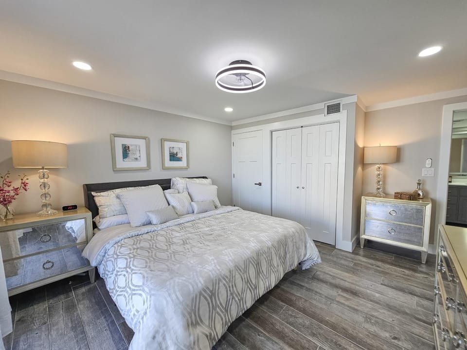 Superbly updated ocean view condo, 303 Brighton, full access condo Apartment in South Carolina