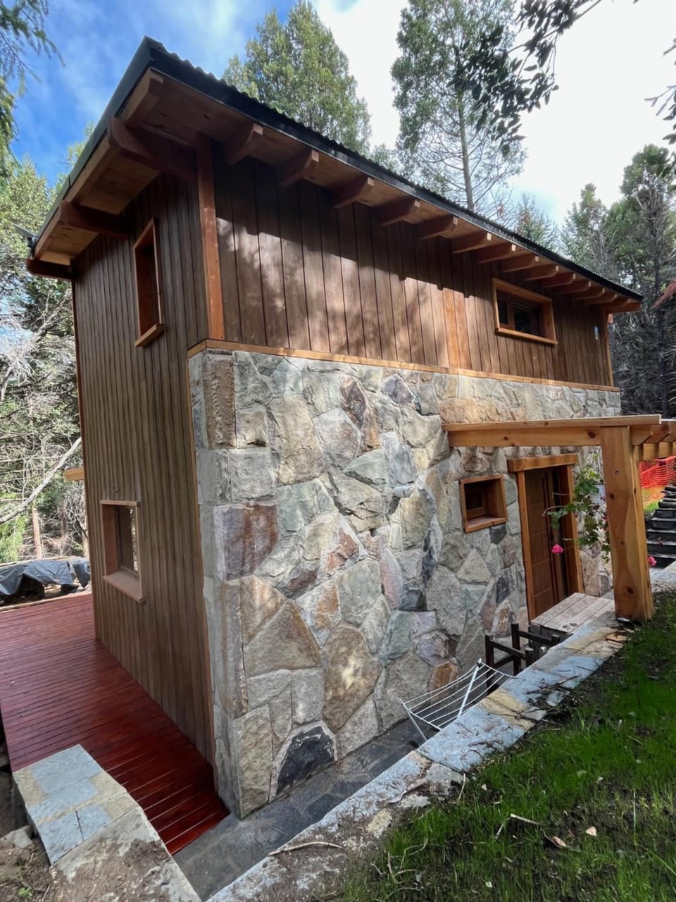 LOS HUEMULES - casa nueva en medio del bosque y a pasos del centro de la ciudad- House in San Carlos Bariloche