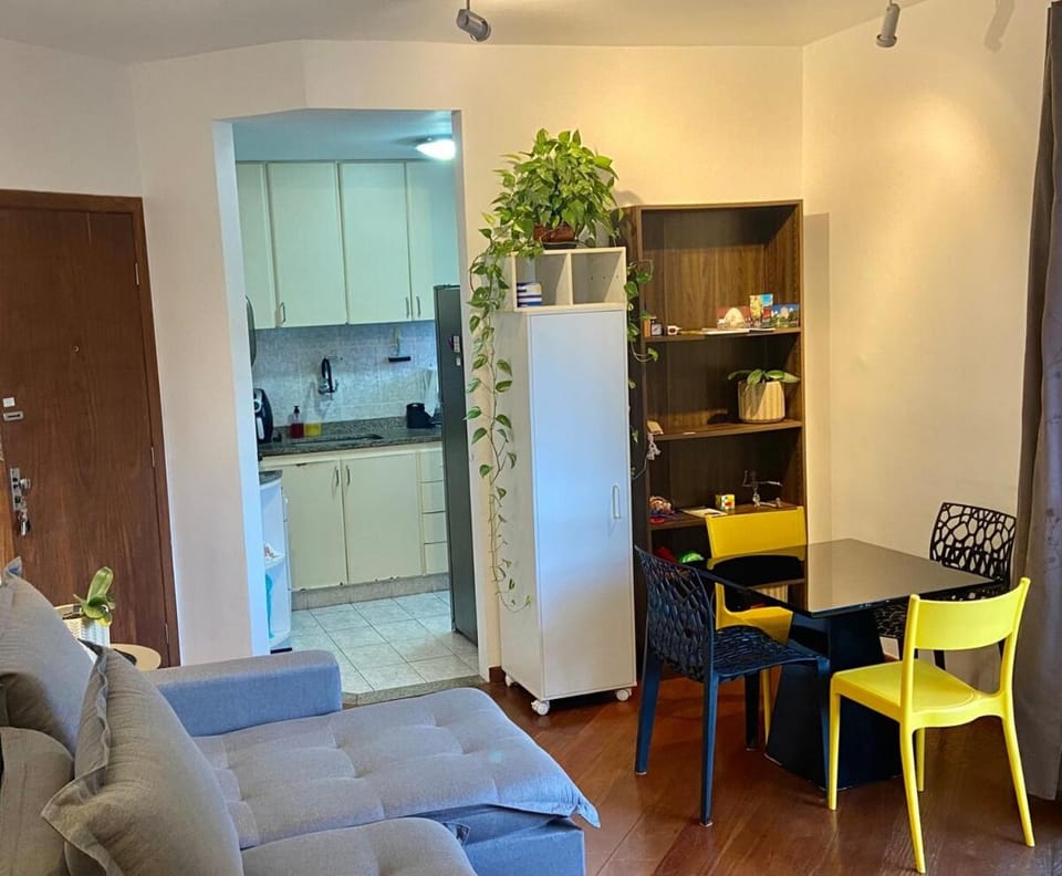 Excelente apartamento na Savassi com varanda e janela acústica Apartment in Belo Horizonte