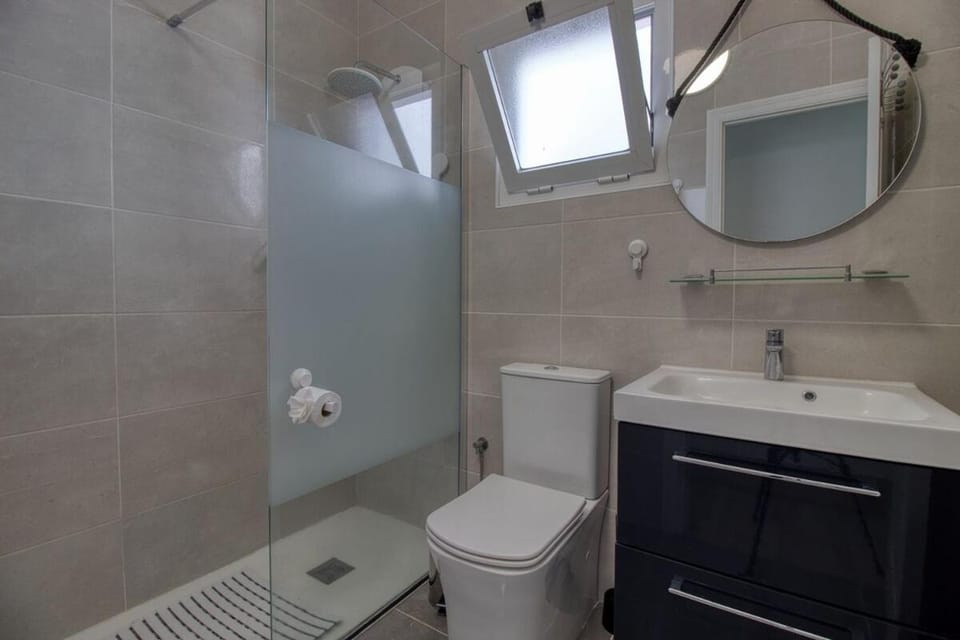 Casa Canaria bei Golf del Sur mit Meerblick Jacuzzi 4 Schlafzimmer und 2 Badezimmer perfekt für Familien und Gruppen Apartment in Abona