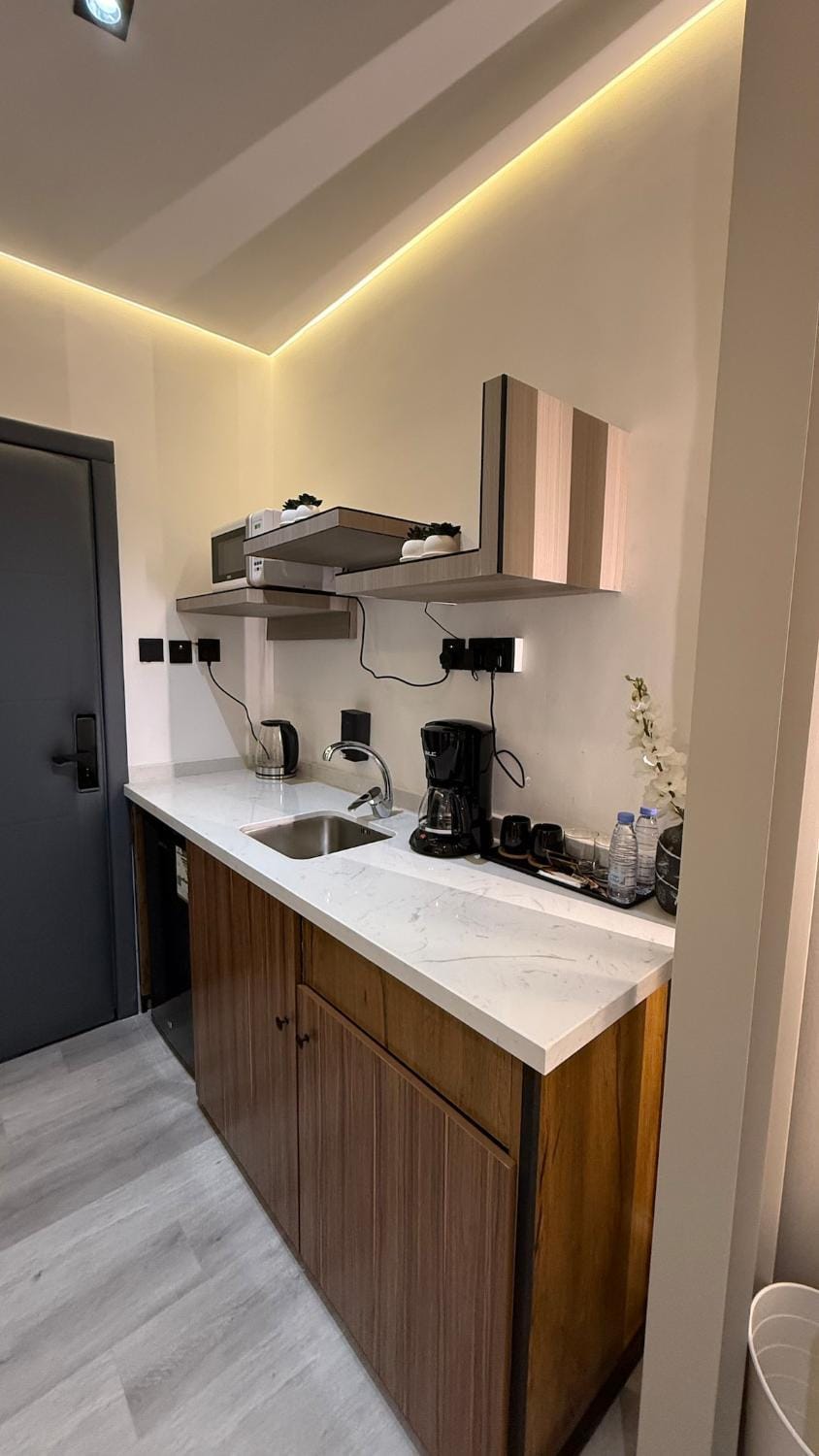 Private Studio Smart Entry Hotel System Apartment in Riyadh