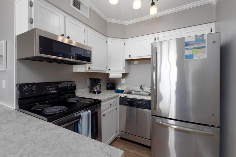 Bubbles Up- Views, Beach, Pool, Relaxing, Comfort Apartment in North Topsail Beach