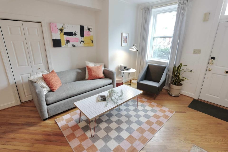 Whimsical Cottage in Eastern Market House in District of Columbia