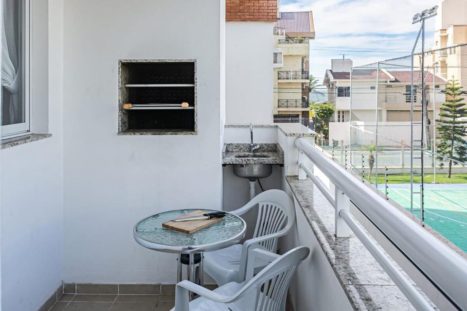 Cond frente mar com piscina - 15m da praia Apartment in Florianopolis