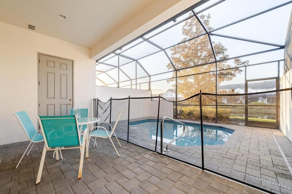 Patio, Pool view, Swimming pool