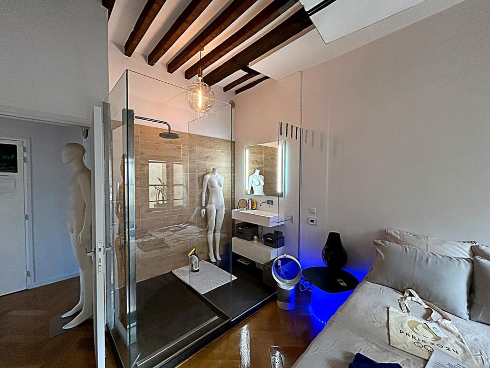 Bed, Bathroom, Photo of the whole room, Bedroom, towels