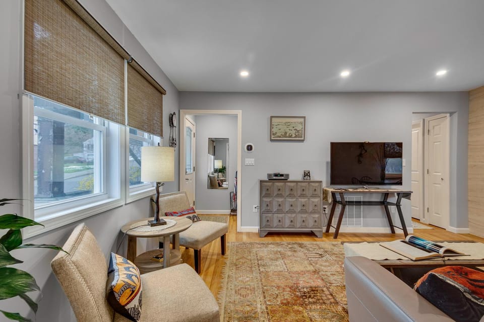 TV and multimedia, Living room, Seating area