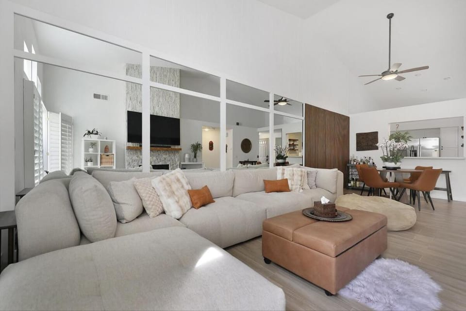 RARE Poolside - LUXE 1BR King, Pool, EV station House in Palm Desert