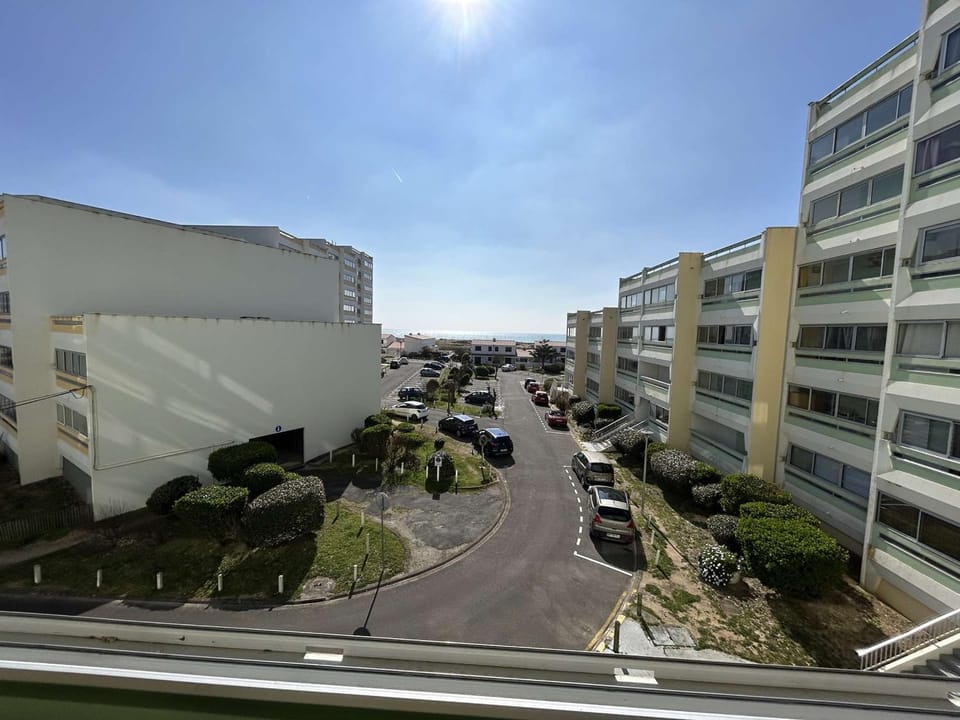 Appartement lumineux 2 pièces, proche plage, parking inclus - FR-1-224C-339 Apartment in Saint-Jean-de-Monts