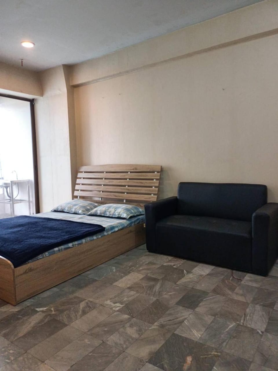 ห้องพักรายงาน ใกล้รามคำแหง ราชมังคลากีฬาสถาน รถไฟฟ้าสายสีเหลืองแยกลำสาลี Hostel in Bangkok