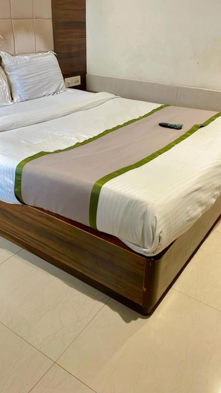 Glitz Hotels Regal International - Nr International Airport Mumbai Hotel in Mumbai