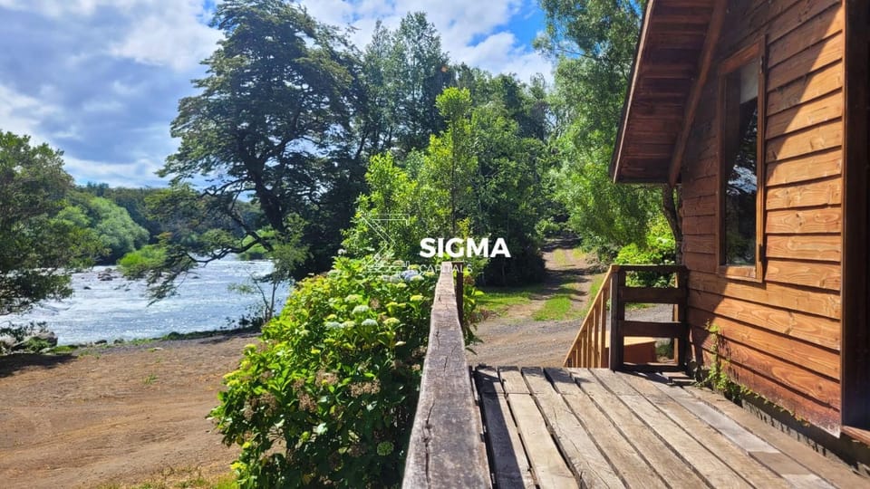 Refugio junto al río en Pucón House in Pucon