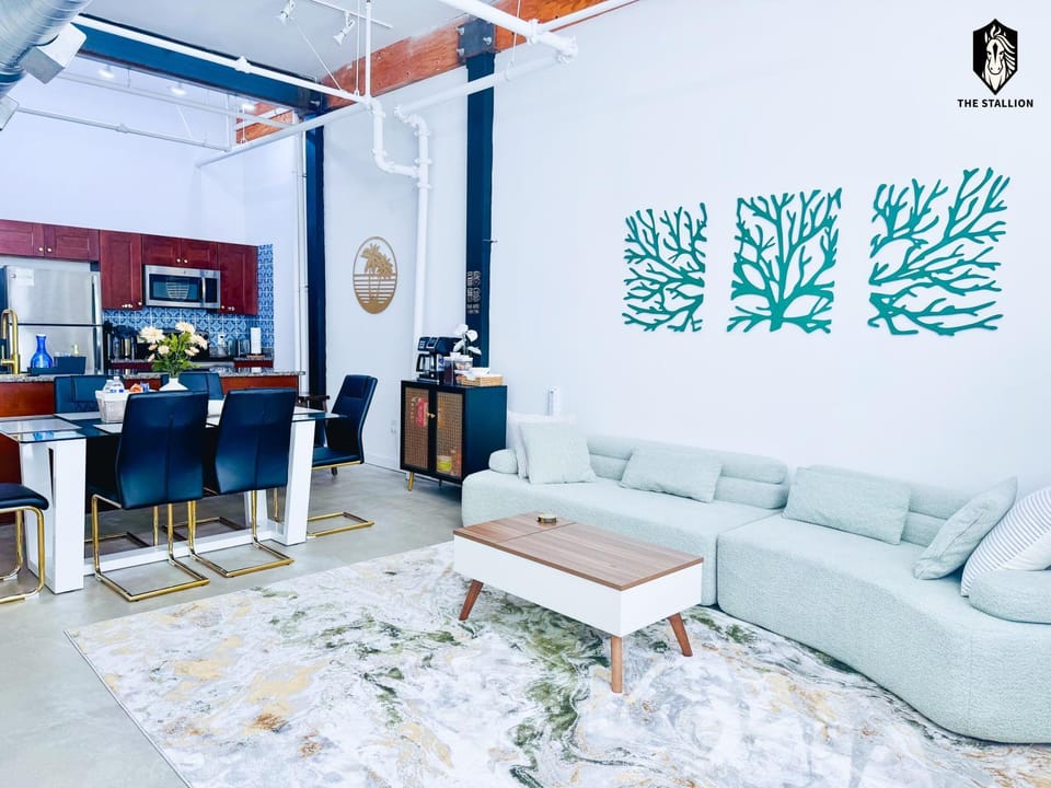 Kitchen or kitchenette, Living room, Seating area, Dining area, oven