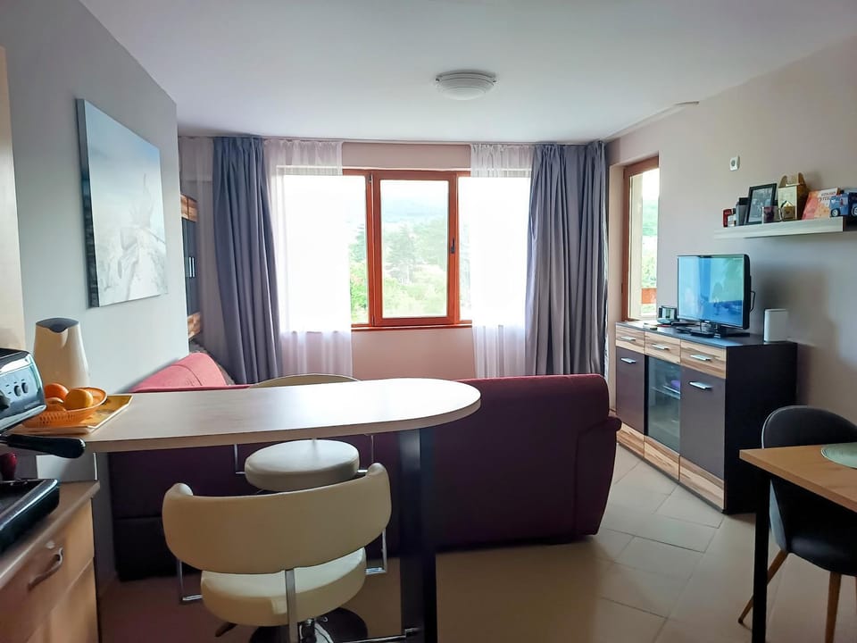 TV and multimedia, Living room, Dining area