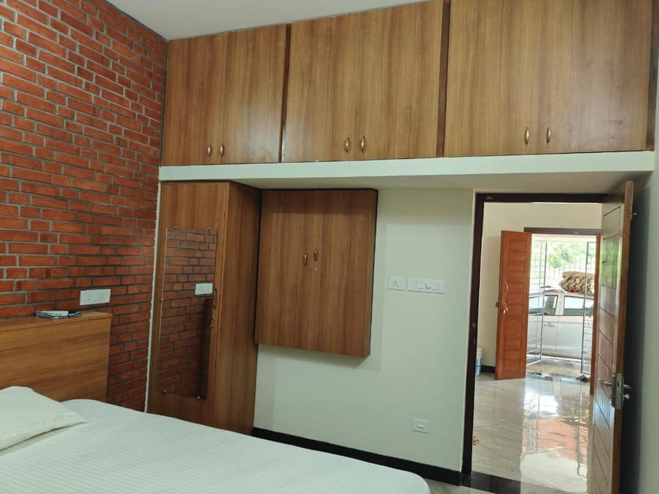 Bedroom, wardrobe