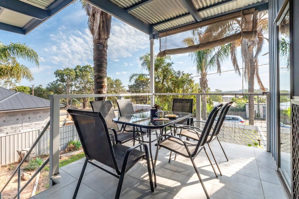 View (from property/room), Balcony/Terrace, Seating area