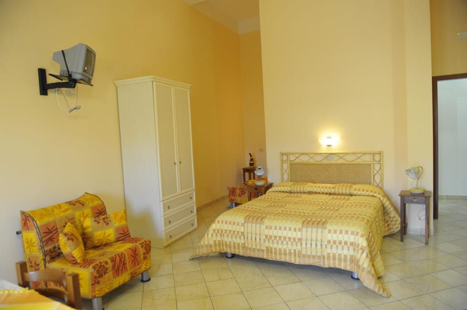 Living room, Seating area, Dining area, Bedroom