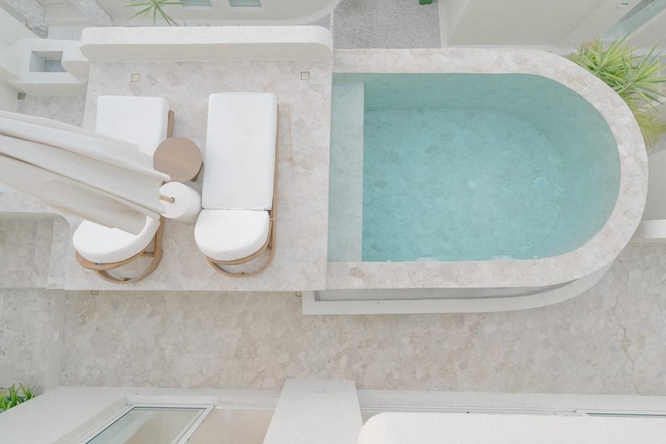 Pool view, Swimming pool, sunbed