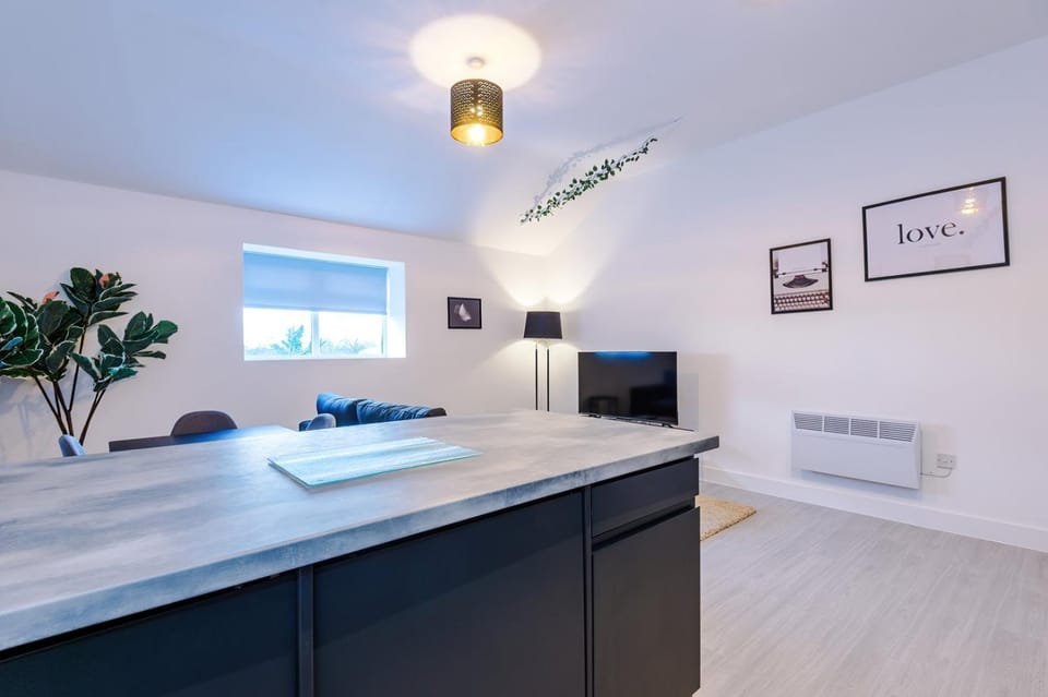 Cohost Partners Chic Stay Heart of Warrington Apartment in Warrington