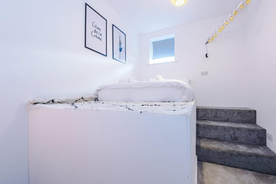 Cohost Partners Chic Stay Heart of Warrington Apartment in Warrington