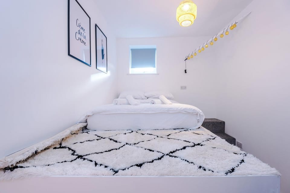 Cohost Partners Chic Stay Heart of Warrington Apartment in Warrington