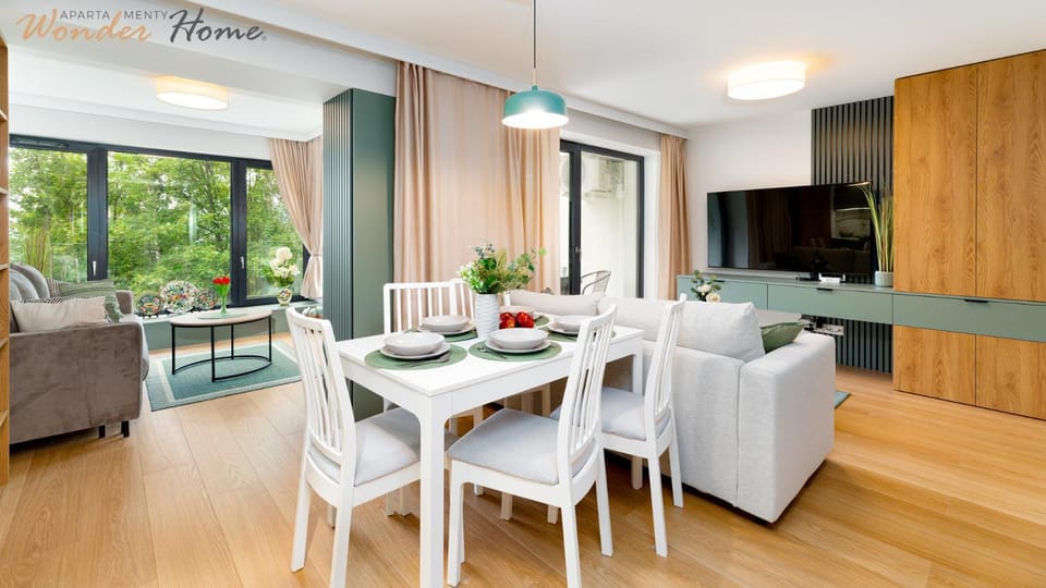 TV and multimedia, Living room, Seating area, Dining area