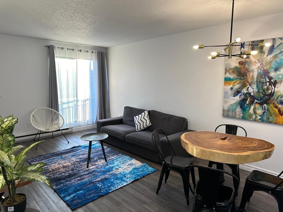 The FIVE Apartment in Laval