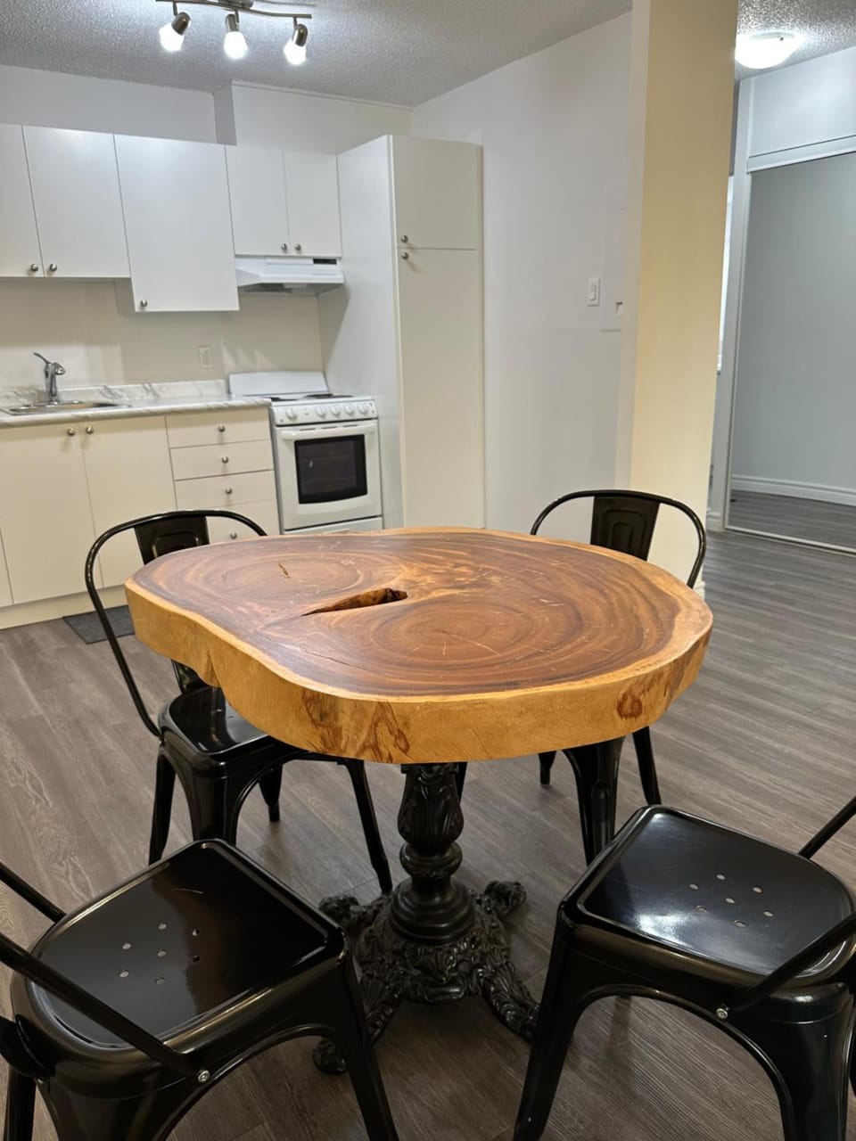 The FIVE Apartment in Laval