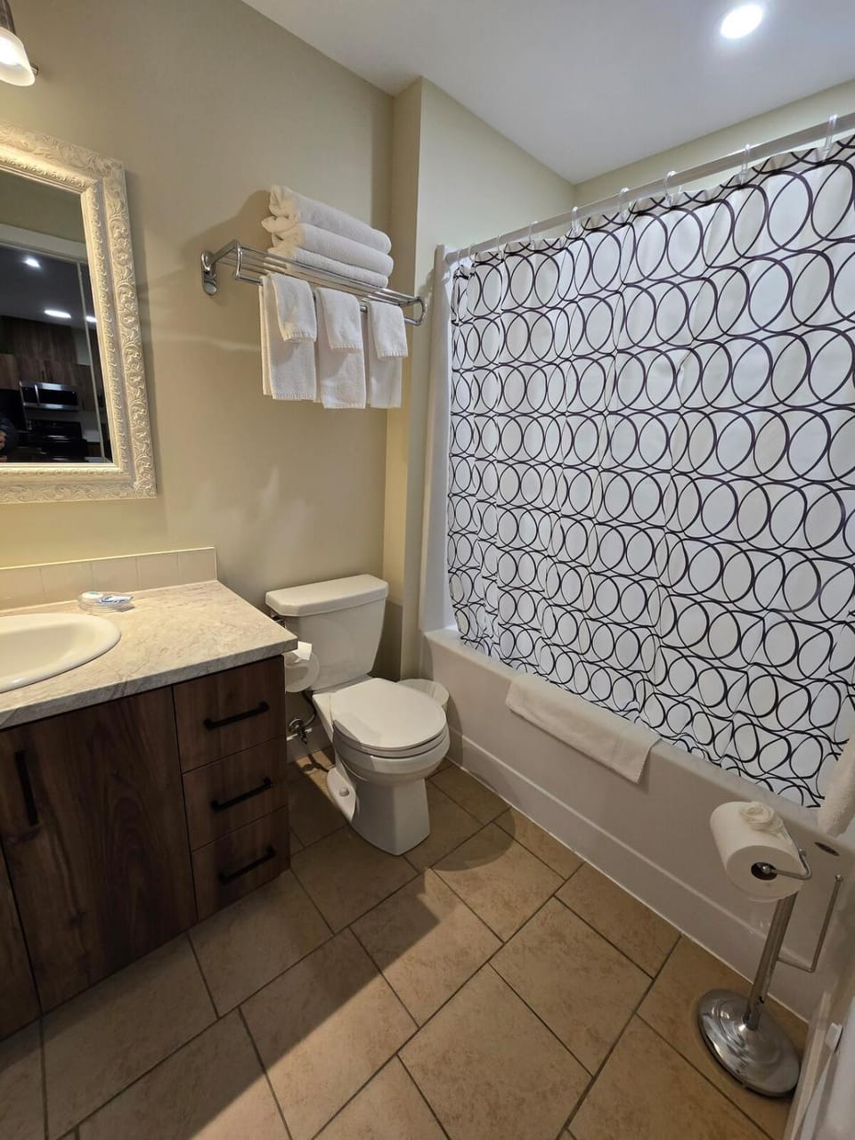 Shower, Toilet, Bathroom, towels